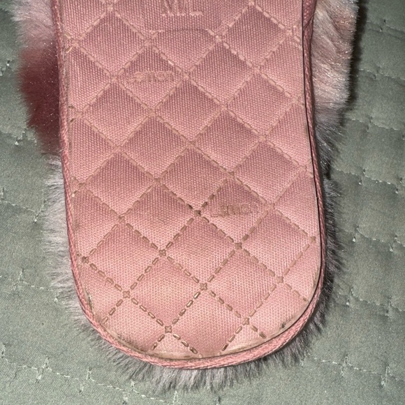 LEMON FAUX FUR SLIPPERS Size M/L. Some spots on the bottom Soft and cozy worn 1X - Picture 7 of 8
